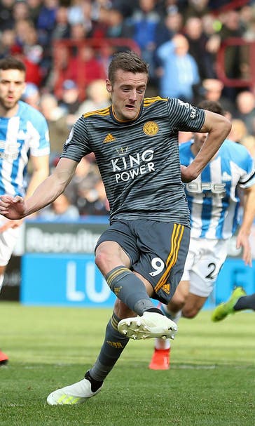 Vardy helps Leicester to 4-1 victory over Huddersfield